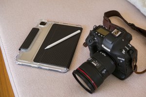 [U] by UAG Lucent 32.8 cm (12.9") Folio Black, Translucent