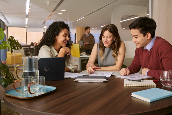 HP Poly Sync 40+ USB-A USB-C Speakerphone +BT700 USB-A Adapter