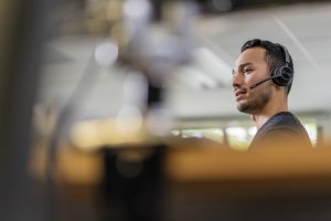 HP Poly Voyager 4310 UC Monaural Headset +BT700 USB-A Adapter +Charging Stand