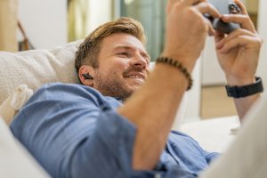 HP Poly Voyager Free 60+ UC Carbon Black Earbuds +BT700 USB-A Adapter +Touchscreen Charge Case