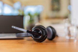 POLY Savi 8220 UC Microsoft Teams Certified DECT 1880-1900 MHz USB-A Headset