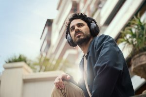 HP Poly Voyager Surround 85 UC USB-C Headset +USB-C/A Adapter +Charging Stand