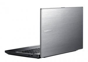 Samsung 3 NP300V5A Intel® Pentium® B950 39.6 cm (15.6") HD 6 GB DDR3-SDRAM 750 GB HDD Windows 7 Home Premium Silver