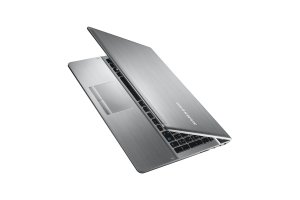 Samsung ATIV NP470R5E Intel® Core™ i5 i5-3230M Laptop 39.6 cm (15.6") 8 GB DDR3-SDRAM 1 TB HDD AMD Radeon HD 8750M Windows 8 Metallic