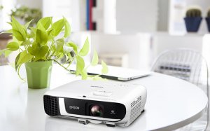 Epson EB-FH52